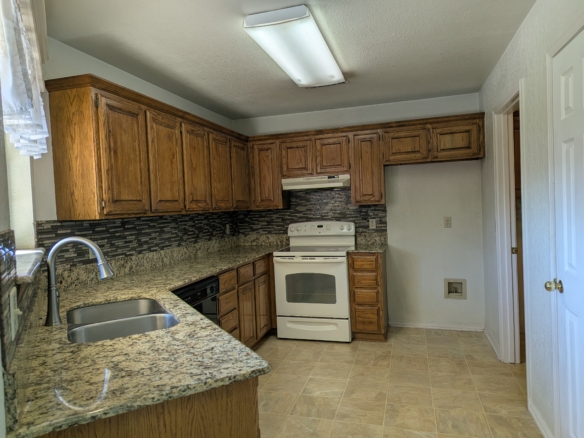 1101 Springfield Ave, Friona, TX 79035