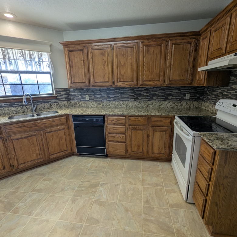 1101 Springfield Ave, Friona, TX 79035