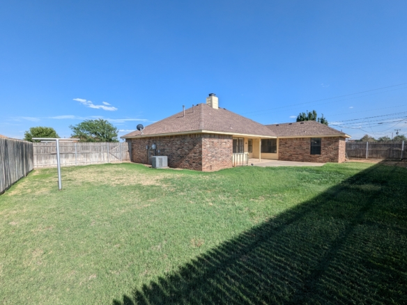 1101 Springfield Ave, Friona, TX 79035