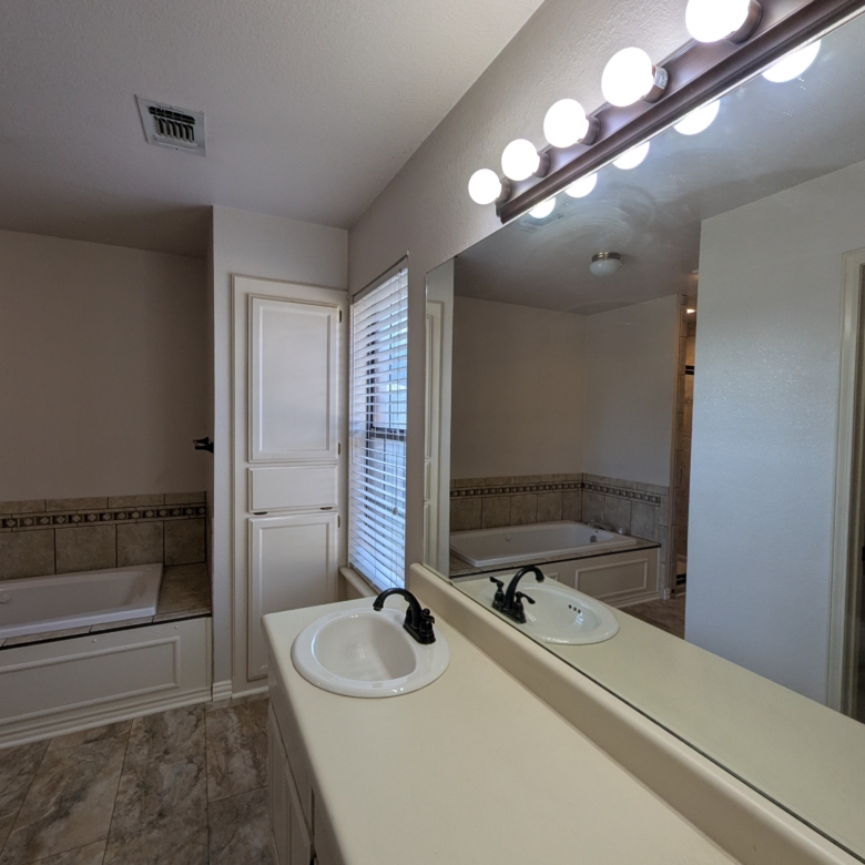 1101 Springfield Ave, Friona, TX 79035